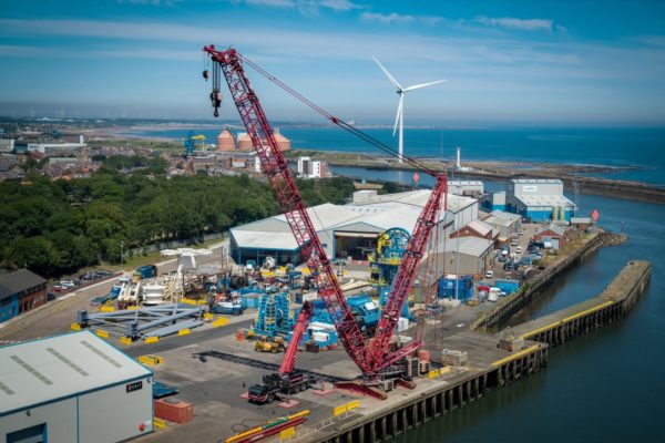 Port of Blyth signs on 600 tonne Mammoet crawler crane